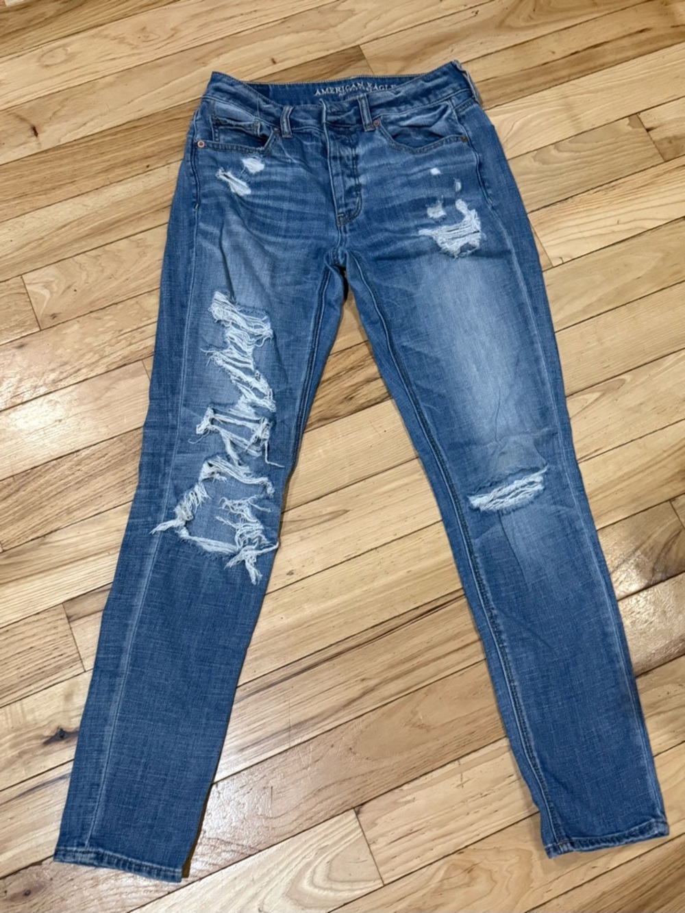 American Eagle Tomgirl Ripped Jeans Size 2 Long High Waisted Distressed Skinny